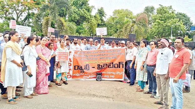 బకాయిలు వెంటనే చెల్లించండి