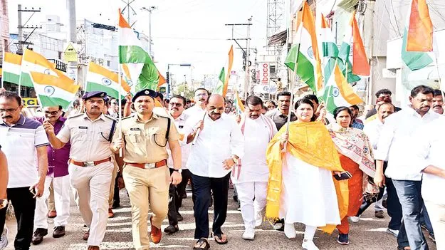 హోరెత్తిన దేశభక్తి నినాదాలు 