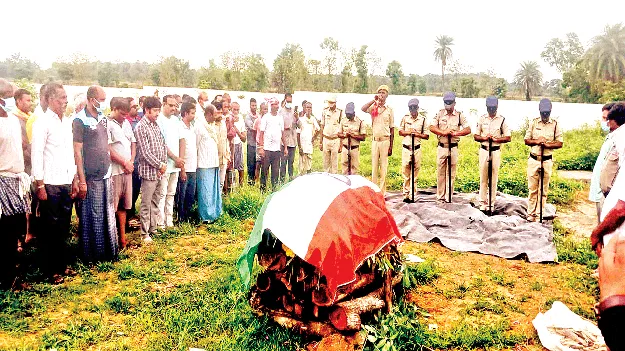  అధికార లాంఛనాలతో జవాన్‌ అంత్యక్రియలు