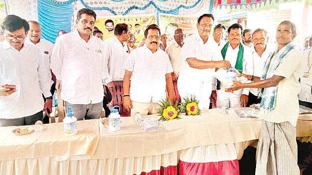  పాడి పరిశ్రమ అభివృద్ధే ప్రభుత్వ ధ్యేయం:ఎమ్మెల్యే బగ్గు