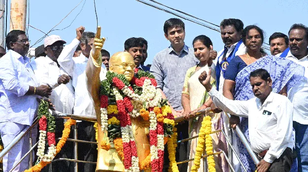 చదువుకుంటేనే సమున్నత గౌరవం