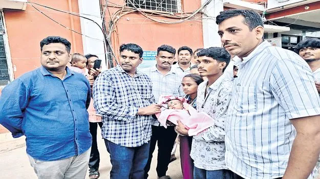 జిల్లా ఆసుపత్రిలో పసికందు కిడ్నాప్‌