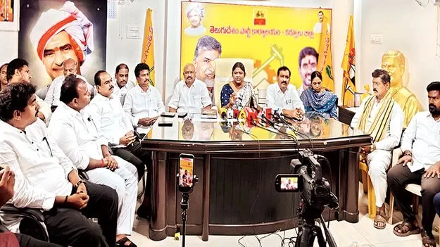 పరామర్శనా.. బల ప్రదర్శనా..?
