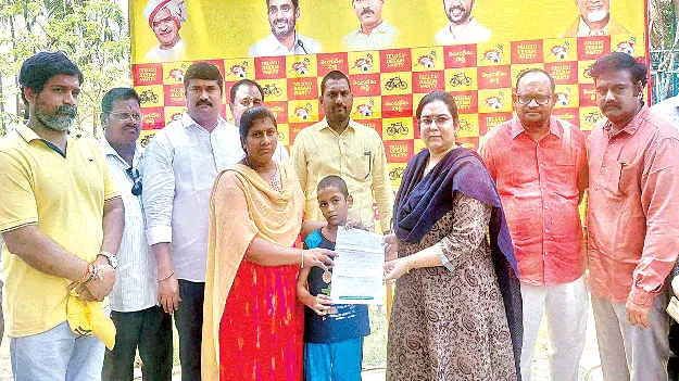  పేదలకు సీఎంఆర్‌ఎఫ్‌ వరం