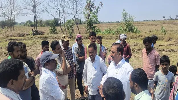 kumaram bheem asifabad- భూముల్లో కందకాల తవ్వకాలు నిలిపివేయాలి