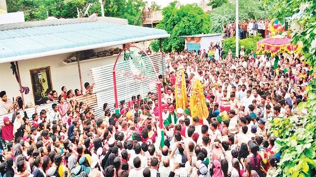 ఊట్కూర్‌ జనసంద్రం