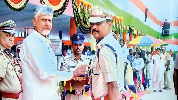 డోన్‌ డీఎస్పీకి ఇండియన్‌ పోలీస్‌ మెడల్‌ 