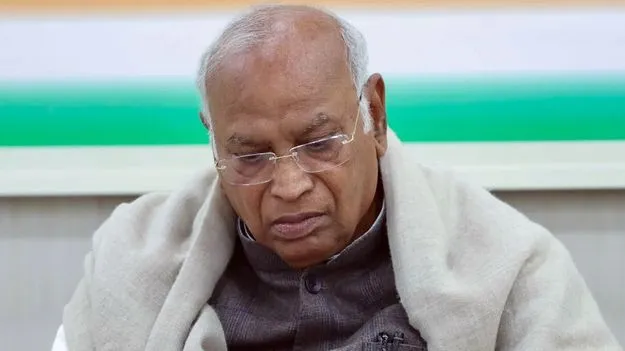 గుజరాతీలపై చేసిన వ్యాఖ్యలపై ఖర్గే విచారం