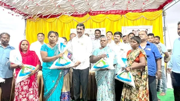 విక్రయ కేంద్రాలకు సన్నబియ్యం 
