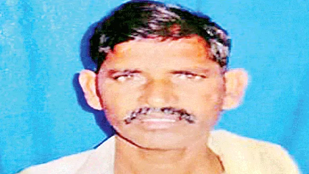    ద్విచక్ర వాహనం ఢీకొని పశువుల కాపరి మృతి