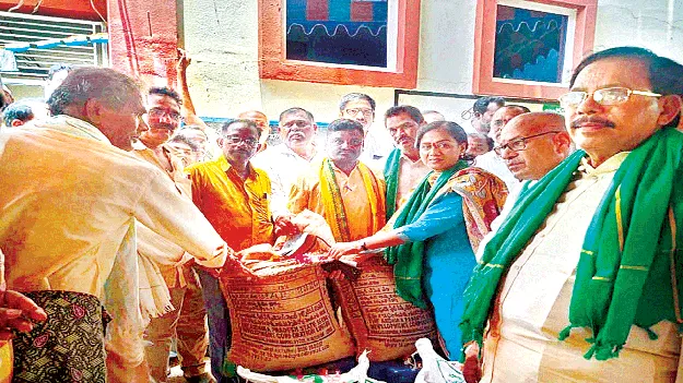  రైతుల ప్రయోజనాలకు పెద్ద పీట 