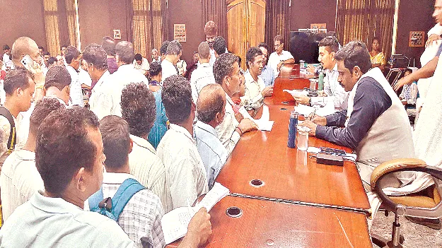 వినతుల పరిష్కారంలో నిర్లక్ష్యం వద్దు