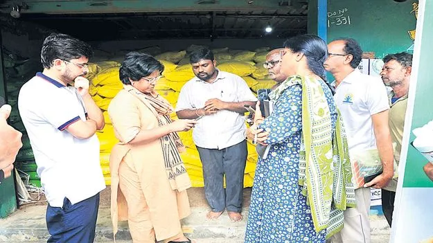 25 టన్నుల యూరియా సీజ్‌