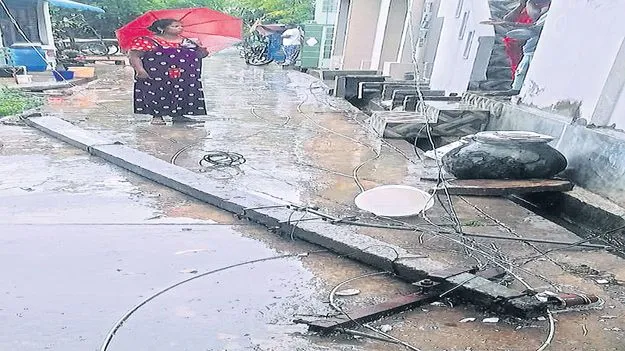 ఈదురు గాలుల బీభత్సం