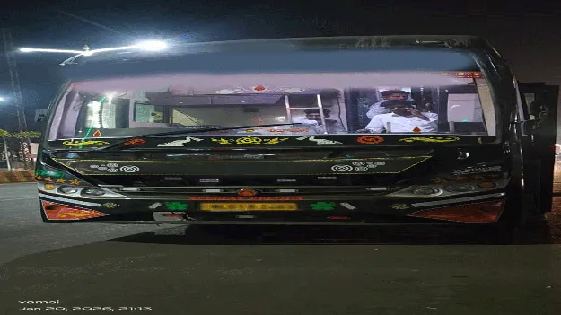 ``Right Right'' despite being in trouble ఇబ్బంది పడుతున్నా ‘రైట్‌ రైట్‌’ 