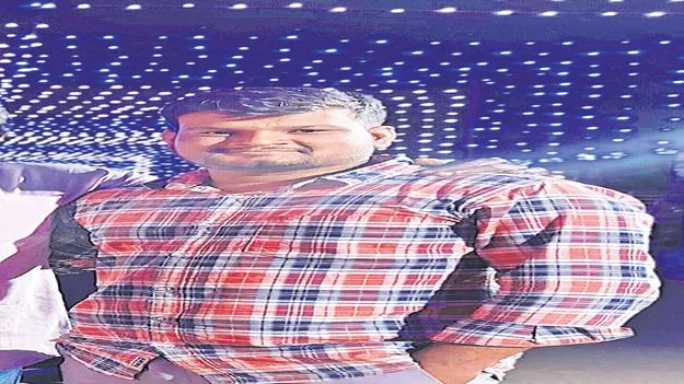 రోడ్డు ప్రమాదంలో  సచివాలయ కార్యదర్శి మృతి