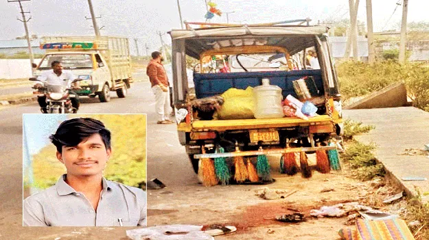 దైవదర్శనం చేసుకొని వెళ్తూ..