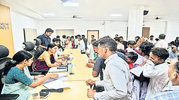విభిన్న ప్రతిభావంతుల గ్రీవెన్స్‌కు 15 వినతులు 
