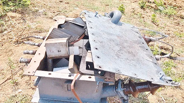 విద్యుత్‌ ట్రాన్స్‌ఫార్మర్‌లో కాపర్‌వైర్లు చోరీ