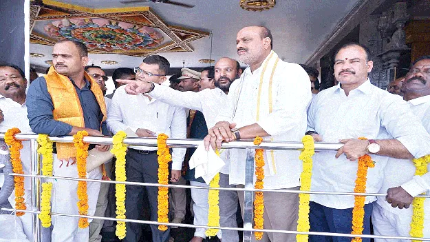 ఆకర్షణీయంగా పట్టుమహాదేవి కోనేరు 