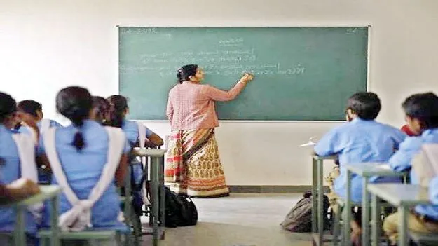 ఉమ్మడి పశ్చిమ డీఎస్సీలో   టీచర్‌ పోస్టులు 215