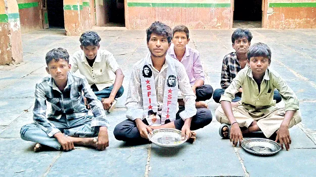 విద్యార్థుల ఆకలి కేకలు