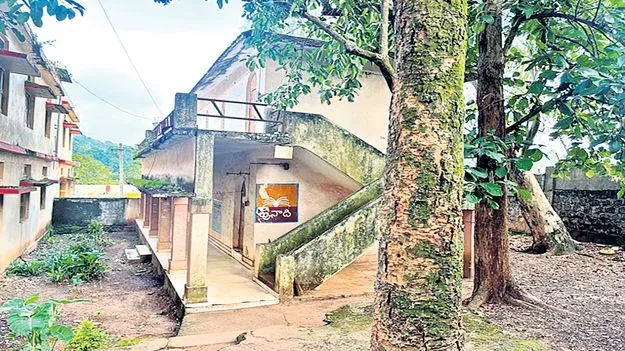 సొంతగూడు లేని కార్యాలయాలెన్నో?