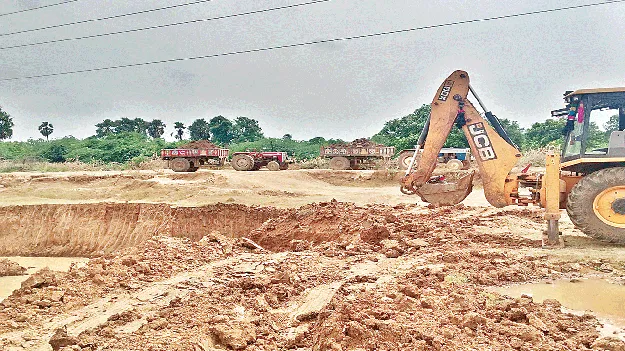అంతా మనదే.. తవ్వేయ్‌ !
