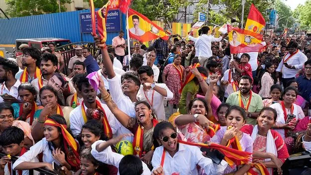 గవర్నర్‌కు నిరసన సెగ