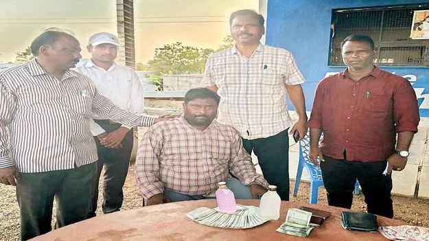 ఏసీబీకి చిక్కిన పంచాయతీ సెక్రటరీ 
