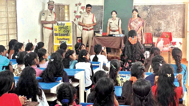 మత్తు పదార్థాలకు దూరంగా ఉండాలి: డీఎస్పీ  