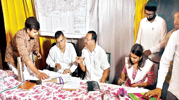 అర్జీల పరిష్కారంలో ఇంత నిర్లక్ష్యమా?