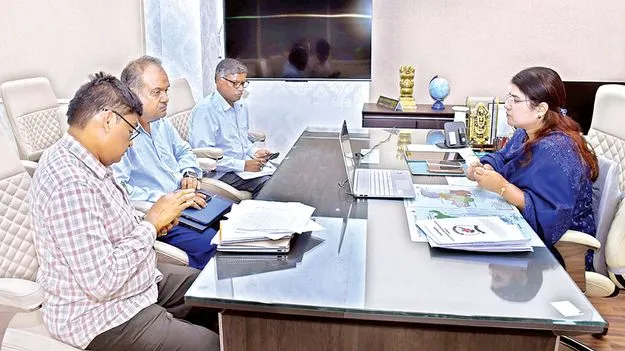 భూముల వ్యవహారంపై స్పష్టత తీసుకురండి 