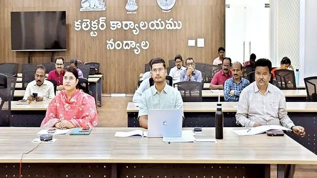 రెవెన్యూ, వ్యవసాయ రంగాలపై దృష్టి సారించాలి