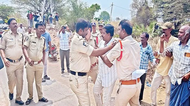 తిప్పాయిపల్లెలో ఉద్రిక్తత 