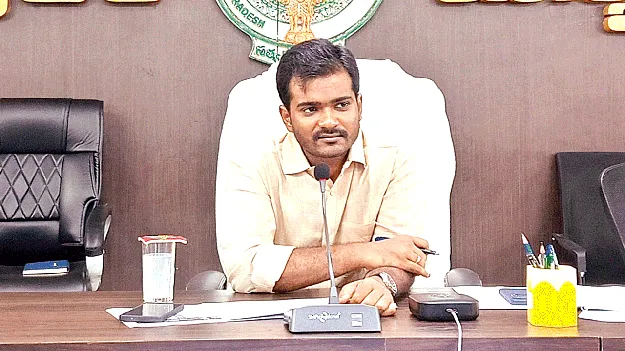 రీసర్వేలో నిర్లక్ష్యం వహిస్తే చర్యలు