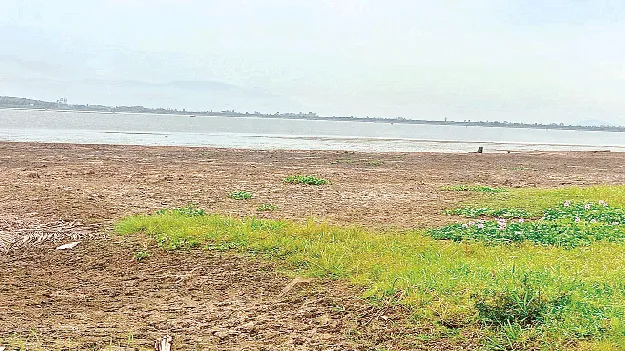 తగ్గిన మడ్డువలస నీటి మట్టం 