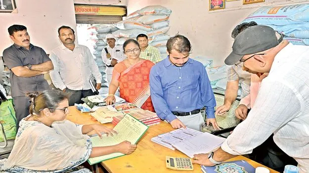విక్రయాల్లో అక్రమాలు జరిగితే చర్యలు 
