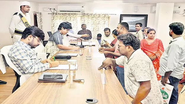 రెవెన్యూ క్లినిక్‌లు సరే.. చికిత్స ఏది?