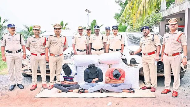 220 కిలోల గంజాయి పట్టివేత