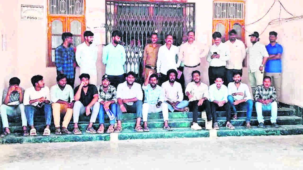 SKU: పీజీ నాలుగో సెమిస్టర్‌ ఫీజులు రద్దు చేయాలి