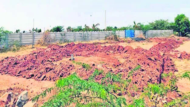 OCCUPY: ప్రభుత్వ స్థల ఆక్రమణకు యత్నం