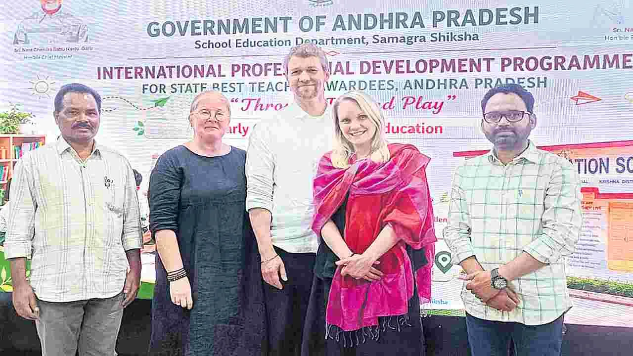 విదేశీ శిక్షణకు ఇద్దరు ఉత్తమ ఉపాధ్యాయులు