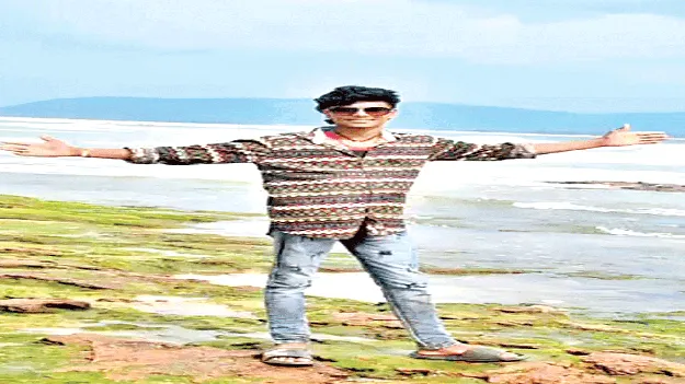  అన్నకు బదులుగా పార్టీకి వెళ్లి..