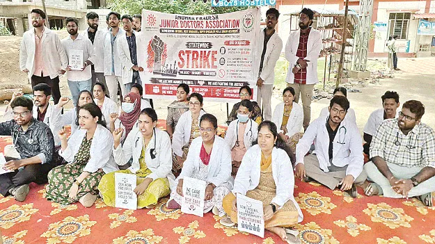 జూనియర్‌ డాక్టర్ల సమ్మె ఉధృతం 