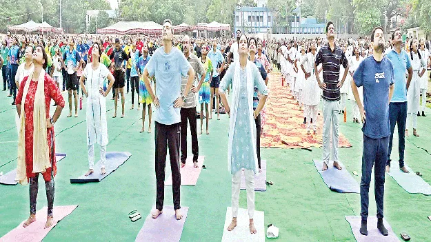యోగాను జీవనశైలిగా మార్చుకోవాలి 
