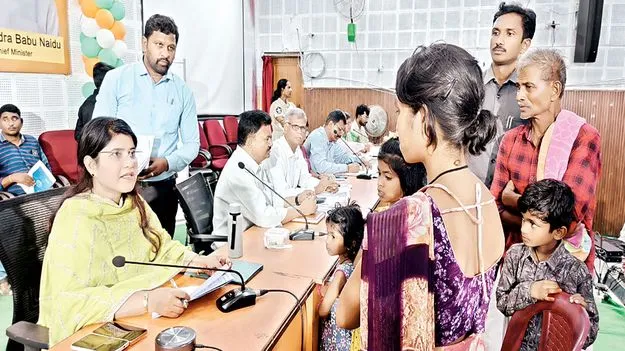 అర్జీలను సకాలంలో పరిష్కరించండి