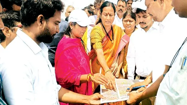 సీఎం పర్యటనను విజయవంతం చేయాలి