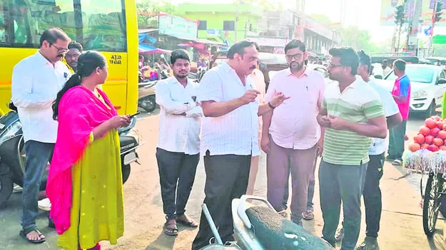 పారిశుధ్య పనుల్లో నిర్లక్ష్యం వహిస్తే చర్యలు 