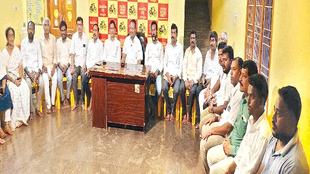 ‘స్వర్ణాంధ్ర’ను స్ఫూర్తిగా తీసుకోవాలి 